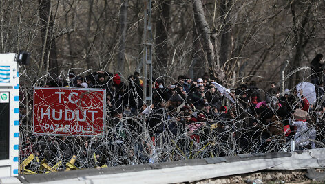Migrantai Turkijoje prie sienos su Graikija
