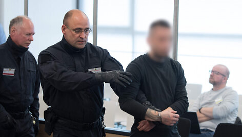 Vokietijoje prie&scaron; teismą stojo kra&scaron;tutinių de&scaron;iniųjų kuopelė
