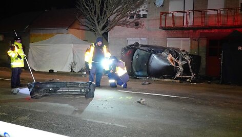 Vengrijoje į avariją patekus automobiliui su migrantais žuvo septyni žmonės