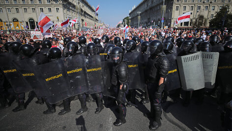 Riau&scaron;ių policininkai Minske