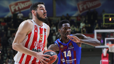 Nikola Kaliničius prie&scaron; Nigelą Hayesą-Davisą
