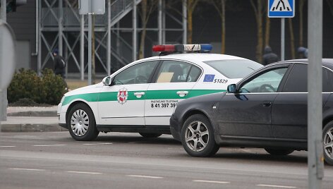 I&scaron; &Scaron;iaulių &bdquo;Akropolio&ldquo; evakuoti žmonės &ndash; pareigūnai ie&scaron;ko bombos