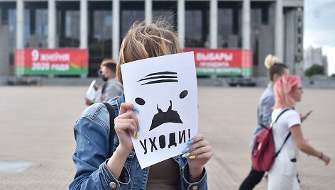 Baltarusijoje per demonstracijas opozicijos kandidatams paremti sulaikyta de&scaron;imtys žmonių