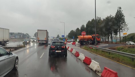 Eismo pokyčiai prie posūkio į Tarandę