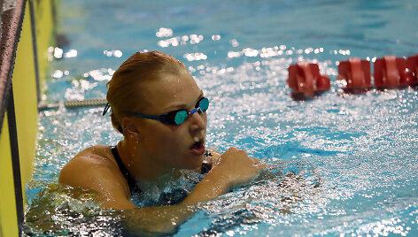 Pirmi medaliai &ndash; ki&scaron;enėje: gimtajame Kaune R.Meilutytė per 5 minutes nuskynė du aukso apdovanojimus