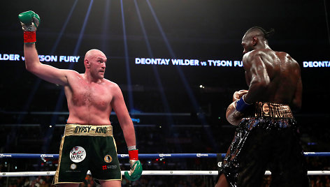 Tysonas Fury ir Deontay Wilderis kovojo ringe –  mačas baigėsi lygosiomis.