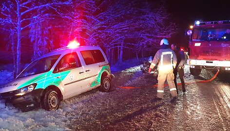 &bdquo;Peugeot&ldquo; trenkėsi į policijos tarnybinį automobilį