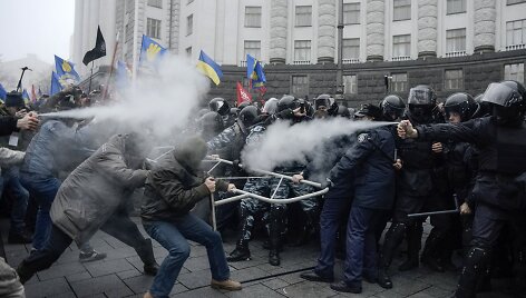 Eurointegracijos &scaron;alininkų ir milicijos susidūrimas Kijeve