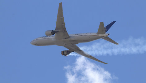 „Boeing 777-200“ variklio gedimas