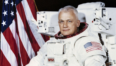 Bruce'as McCandlessas