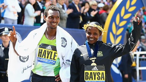 Bostono maratono nugalėtojai &ndash; Atsede Baysa (de&scaron;.) ir Lemi Berhanu Hayle'as