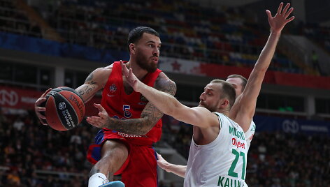 Trileris Eurolygos rungtynėse Maskvoje: CSKA &ndash; Kauno &bdquo;Žalgiris&ldquo;. Mike'as Jamesas ir Artūras Milaknis.