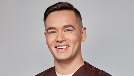 CLINIC | DPC implantuojantis gydytojas odontologas Remigijus Laurinčikas