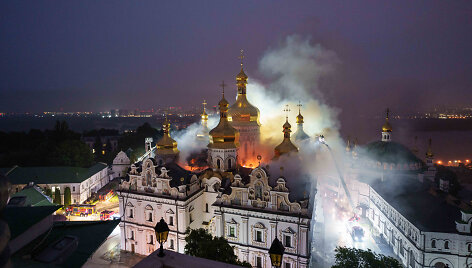 Gaisras po Rusijos smūgių Kyjive /  / AP