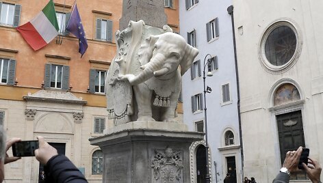 Giano Lorenzo Bernini &bdquo;Dramblys ir Obeliskas&ldquo;