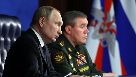 Rusijos prezidentas V.Putinas ir Generalinio &scaron;tabo vir&scaron;ininkas generolas V.Gerasimovas susitikime su auk&scaron;to rango karininkais