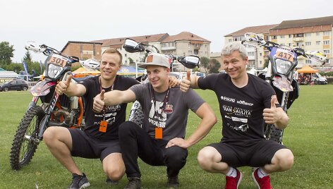 Nuotaikos geros. I&scaron; kairės į de&scaron;inę: M. Daugėla, M. Paulavičius, T. Barkus