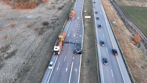 Panevėžio rajone penktadienio vakarą įvyko eismo nelaimė, kurios metu, pirminiais duomenimis, sužeisti mažiausiai du žmonės. 