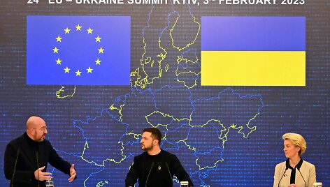 ES vir&scaron;ūnių susitikimas Kyjive (i&scaron; kairės Ch.Michelis, V.Zelenskis ir U.von der Leyen)