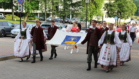 Bir&scaron;tono miesto &scaron;ventės akimirkos