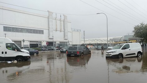 Sevilijoje gatvės virto upėmis