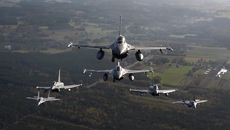 NATO naikintuvai patruliuoja Lenkijos oro erdvę