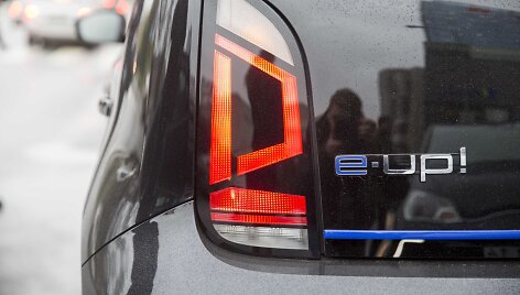 Vilniaus miesto savivaldybė nusipirko tris Volkswagen e-up automobilius