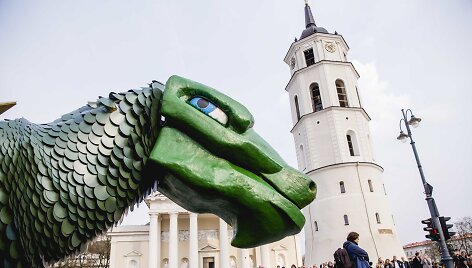 FiDi Eisena su fizikų simboliu Dinu Zauru