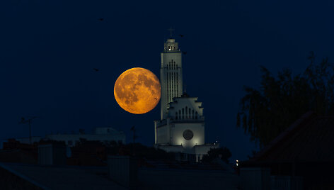 Mėnulio pilnatis vir&scaron; Kauno