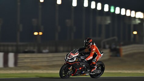 Motociklininkų treniruotė naktį