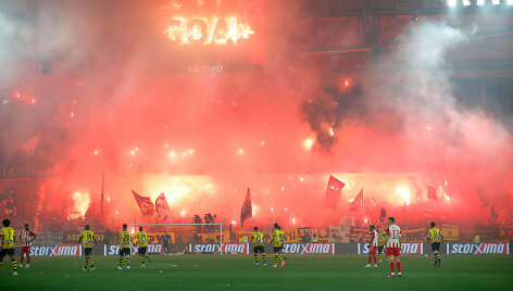 Atėnų AEK sirgaliai Agia Sophia stadione