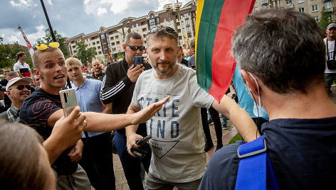 Mitinge prie seimo užsipulti LNK televizijos žurnalistai