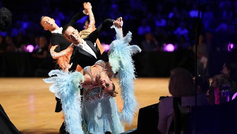 Pasaulio sportinių šokių federacijos reitingo varžybų suaugusiųjų grupės nugalėtojais standartinių šokių programoje tapo Simonas Seikauskas ir Liucija Norušaitė.