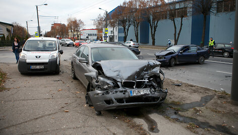 Kaune susidūrė trys automobiliai