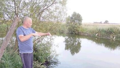 31 metų Darius Navalinskas i&scaron; gilaus tvenkinio dugno i&scaron;traukė ir atgaivino nuskendusį kaimo gyventoją. 