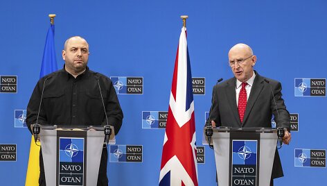 Johnas Healey ir Rustemas Umerovas / Geert Vanden Wijngaert / AP
