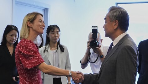 K. Kallas su Wang Yi / Virginia Mayo / AP