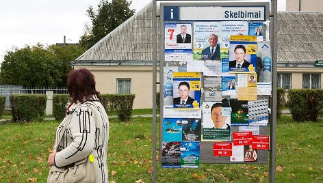 BNS nuotr. Reklaminiai stendai