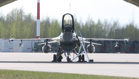 Aviacijos bazėje &Scaron;iauliuose leidžiasi NATO lėktuvas