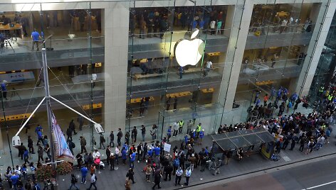 &bdquo;Apple&ldquo; pradėjo prekybą i&scaron;maniaisiais telefonais &bdquo;iPhone 6&ldquo; ir &bdquo;iPhone 6 Plus&ldquo;