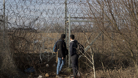 Migrantai Turkijoje prie sienos su Graikija