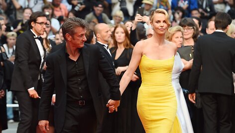Charlize Theron ir Seanas Pennas