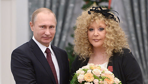 Vladimiras Putinas ir Ala Pugačiova 2014 m.