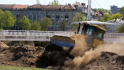 Traktoriai prie Baltojo tilto