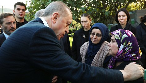 Recepas Tayyipas Erdoganas su žuvusiųjų artimaisiais