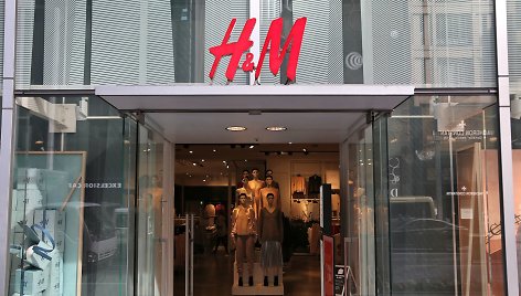 H&M nusprendė užbaigti savo veiklą Rusijoje