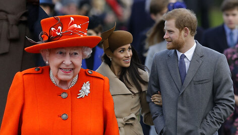 Karalienė Elizabeth II ir princas Harry su Meghan Markle