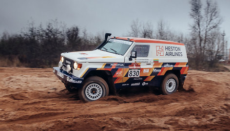 „Heston Airlines“ komanda: Valdas Valiukevičius ir Paulius Kavaliauskas startuoja su 1987 metais pagamintu automobiliu „Toyota Land Cruiser 71“