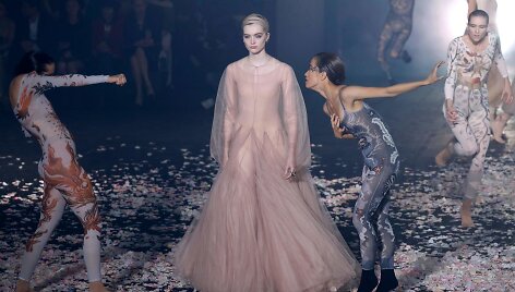 &bdquo;Dior&ldquo; 2019 m. pavasario ir vasaros kolekcijos modelis
