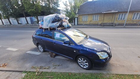 &Scaron;iuk&scaron;lių konteineriu virtęs automobilis
